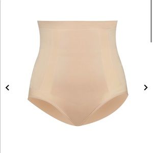 SPANX On Core High Waisted Brief size M in soft nude — New Without Tags